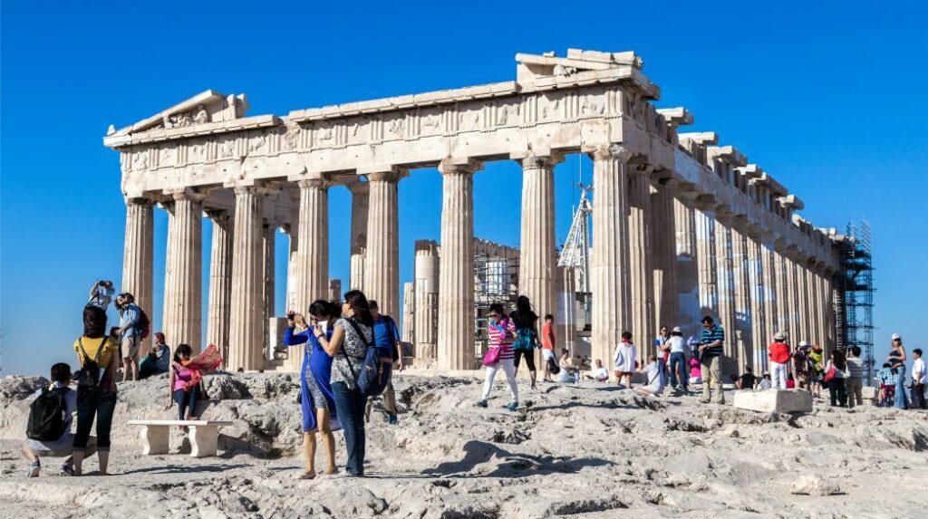 ΤτΕ: Άλμα 63,8% στις ταξιδιωτικές εισπράξεις το α