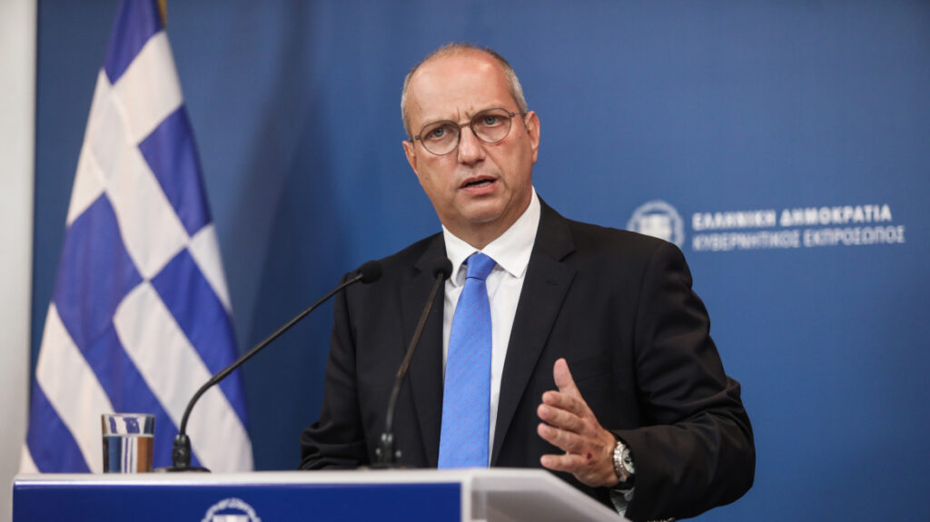 Οικονόμου: Μόνιμη απάντηση του ΣΥΡΙΖΑ πως τα τρένα λειτουργούσαν τέλεια επί των ημερών του