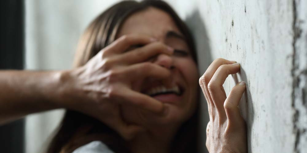 Το περιστατικό συνέβη τα ξημερώματα της Παρασκευής στο μπαρ «Σφαίρα» στην Πετρούπολη.