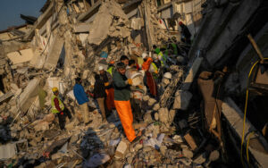 Σεισμός στην Τουρκία: Συγκλονιστικές εικόνες από τα 7,8 Ρίχτερ – «Θαύματα» έπειτα από μία βδομάδα