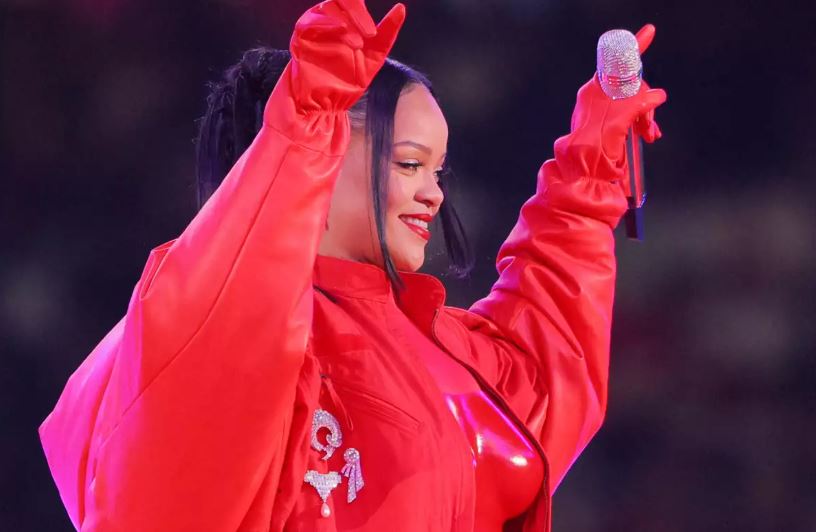 230213090222_rihanna