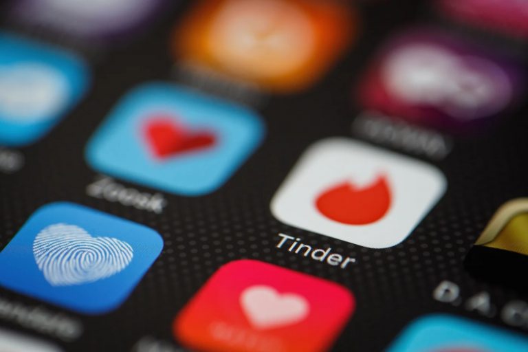 Άγιος Βαλεντίνος: Τι κινδύνους κρύβουν τα dating apps