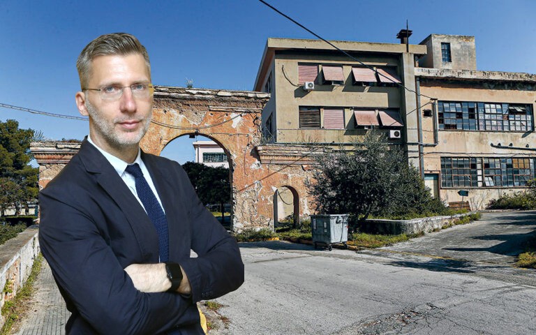 Η ιλαροτραγωδία του φαραωνικού σχεδίου της ΠΥΡΚΑΛ (αλά Κεράνης), το «όραμα της μεγάλης κονόμας» του Δ. Ανδριόπουλου και ο «πλασιέ» Σκέρτσος που κάνει κατάχρηση της θέσης του στο Μ. Μαξίμου!