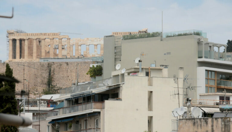 Δήμος Αθηναίων: Τι απαντά για τις αυθαίρετες κατασκευές