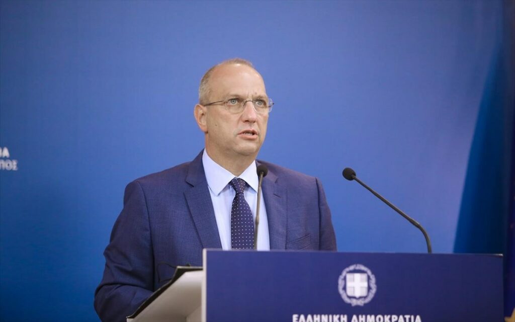 Οικονόμου για δημοσίευμα Guardian: Σενάρια επιστημονικής φαντασίας, οι Έλληνες πολίτες δεν χειραγωγούνται