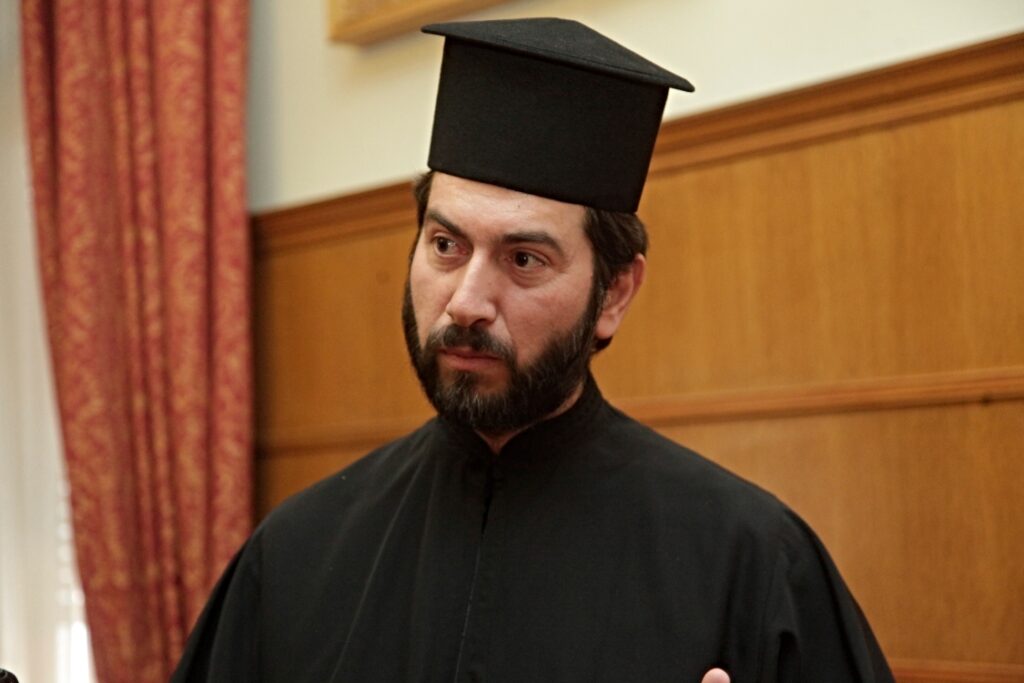 Πατήρ Αντώνιος.