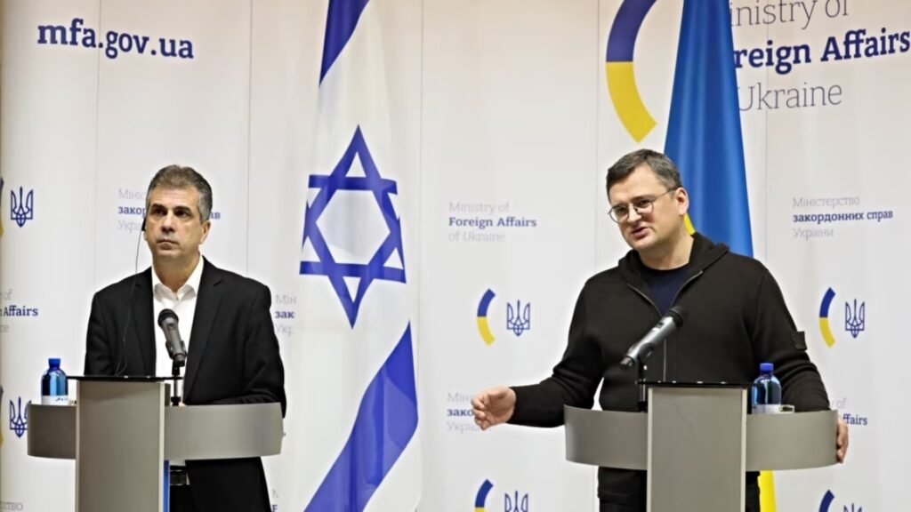 Έλι Κοέν, Ντμίτρο Κουλέμπα.