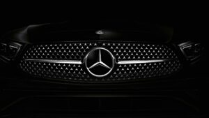 Mercedes – Βenz.
