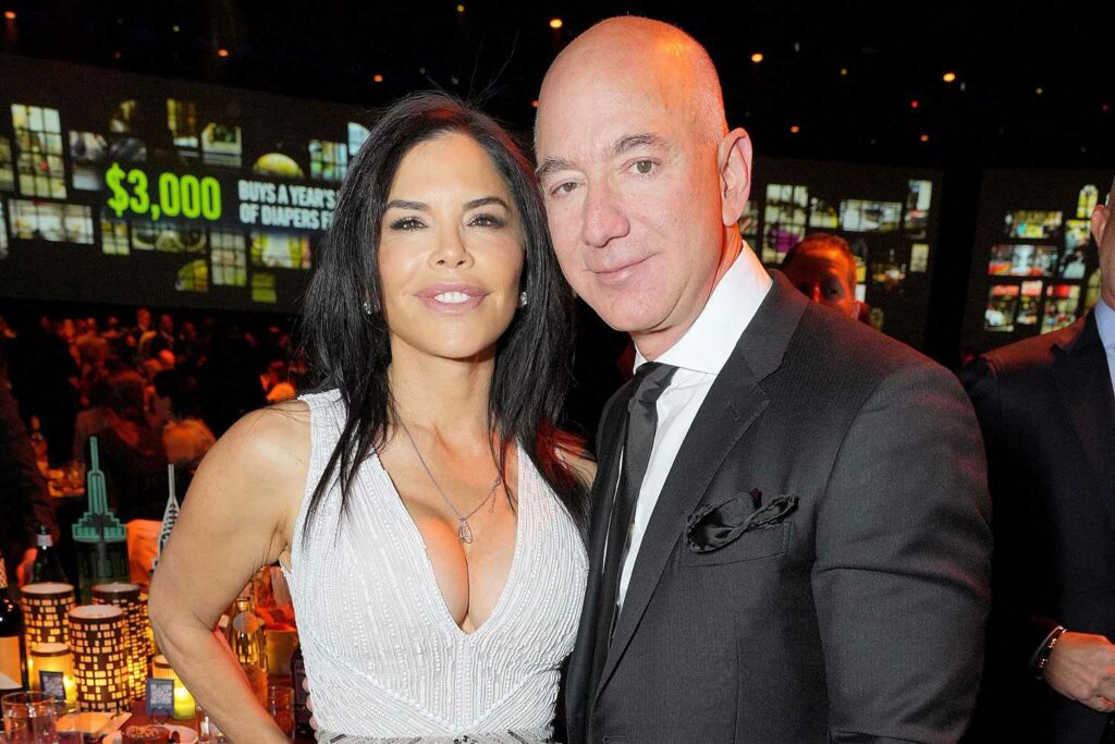 230218121806_jeff-bezos-lauren-sanchez-