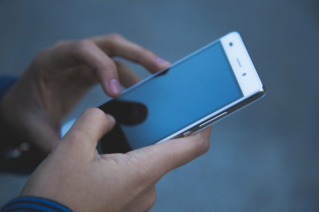 SMS απάτη: Σας παραπλανούν ότι έχει ανασταλεί η χρεωστική σας κάρτα