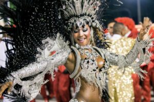 Η Βραζιλία γιορτάζει την επιστροφή του Καρναβαλιού