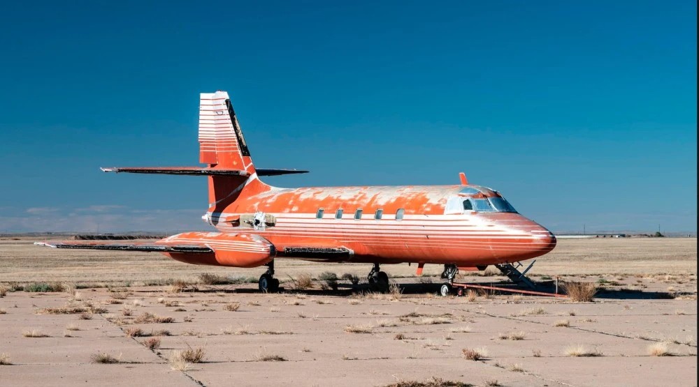 230223094252_elvis jet plane
