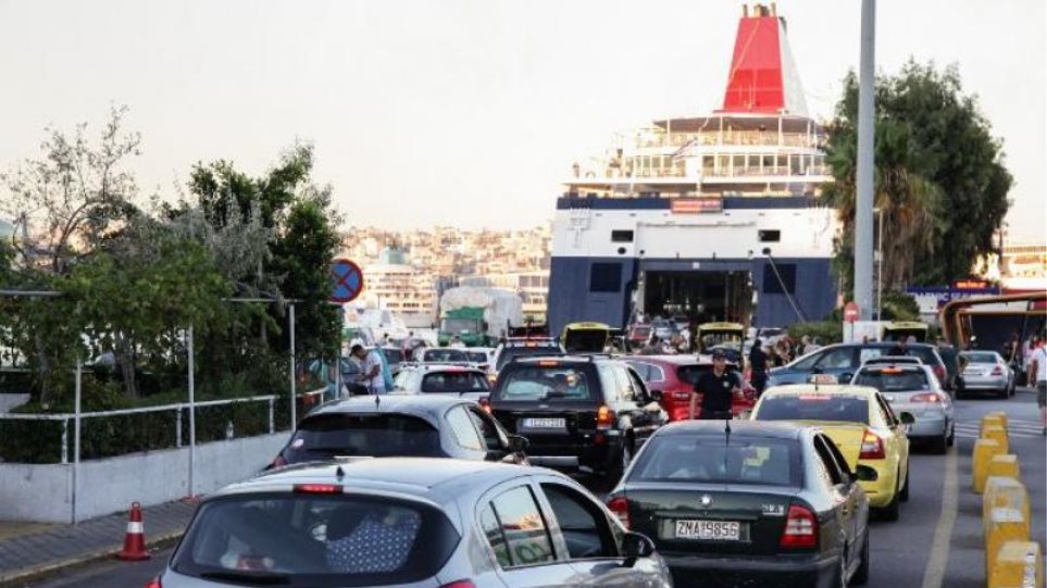 Αυξημένη η κίνηση στα λιμάνια για την έξοδο της Καθαράς Δευτέρας – Συνεχείς αναχωρήσεις πλοίων
