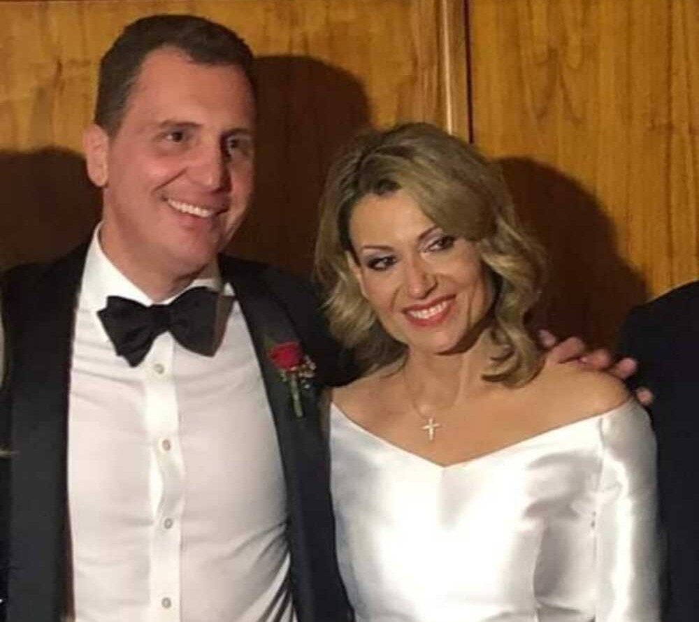 Έλαμπε η Βασιλική Λαζαράκουστον γάμο της με τον Νικόλα Μηλιώνη, στέλεχος ναυτιλιακής, που πραγματοποιήθηκε το απόγευμα του Σαββάτου! Άψογο μαλλί, υπέροχο - σικ και απλό νυφικό!