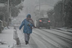 Κακοκαιρία «Μπάρμπαρα»: Νέο έκτακτο δελτίο καιρού - Πού θα χιονίζει ως την Πέμπτη