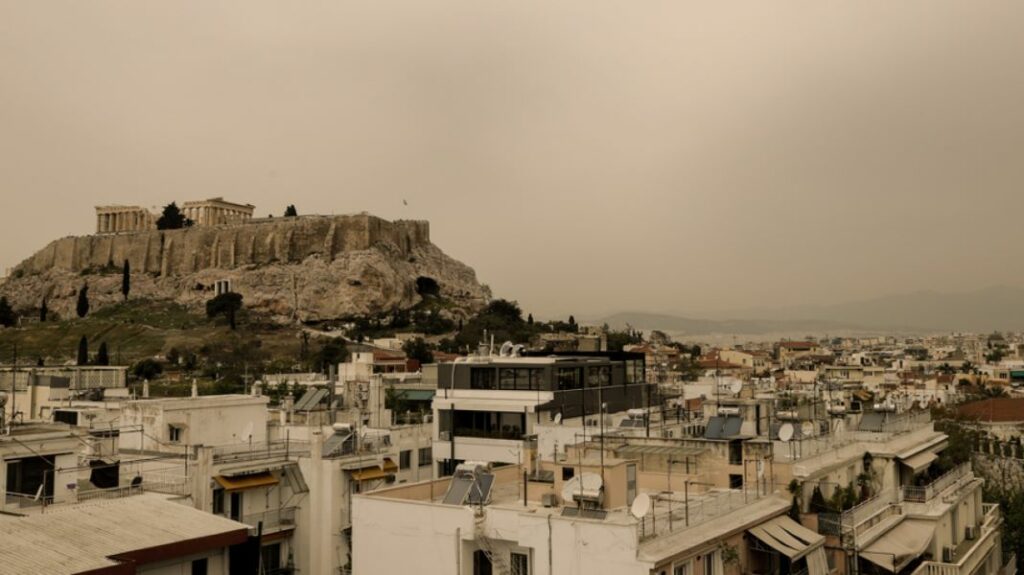 Καιρός: Βροχές και αυξημένες συγκεντρώσεις σκόνης σήμερα