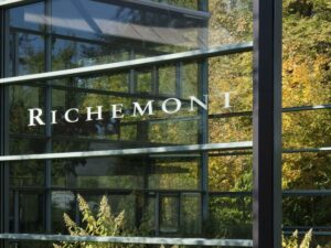 Η LVMH εξετάζει το ενδεχόμενο εξαγοράς της Richemont