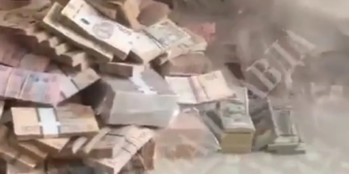 Ουκρανία: Πρώην υπουργός Άμυνας έκρυβε 1 εκατ. δολάρια στον καναπέ - Δείτε βίντεο