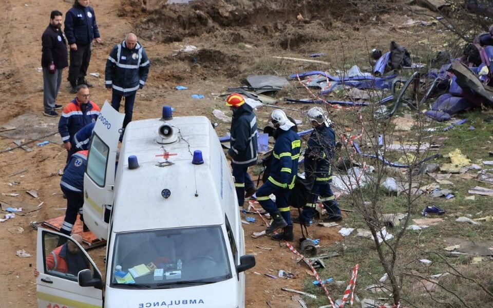 Στις 36 οι σοροί που δεν έχουν ταυτοποιηθεί