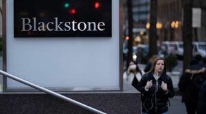 Blackstone: Κλείνει fund μετά την πτώση του ενεργητικού κατά 90%