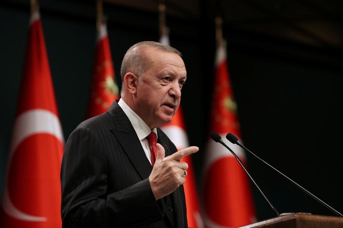 Τουρκία-Δημοσκόπηση: Αλώβητο βγαίνει το κόμμα του Ερντογάν παρά τον σεισμό