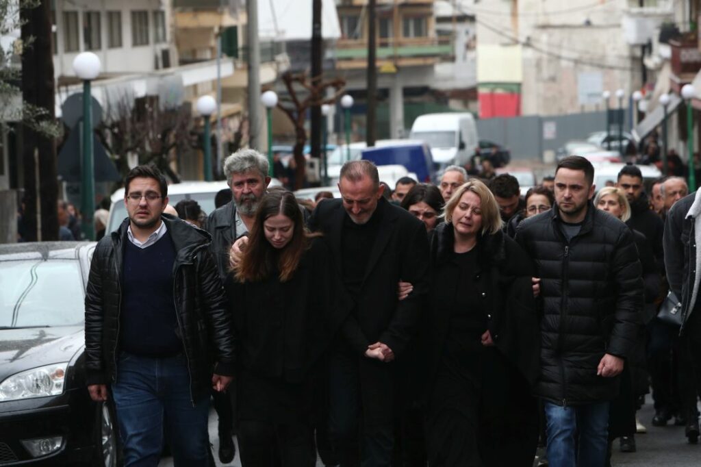 [359710] ΓΙΑΝΝΙΤΣΑ – ΚΗΔΕΙΑ ΤΗΣ 23χρονης ΠΟΥ ΕΧΑΣΕ ΤΗ ΖΩΗ ΤΗΣ ΣΤΟ ΠΟΛΥΝΕΚΡΟ ΣΙΔΗΡΟΔΡΟΜΙΚΟ ΔΥΣΤΥΧΗΜΑ ΣΤΑ ΤΕΜΠΗ (ΒΑΣΙΛΗΣ ΒΕΡΒΕΡΙΔΗΣ / ΜΟΤΙΟΝ ΤΕΑΜ)