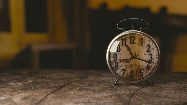 Αλλαγή ώρας 2023: Πότε θα μετακινήσουμε τους δείκτες στα ρολόγια