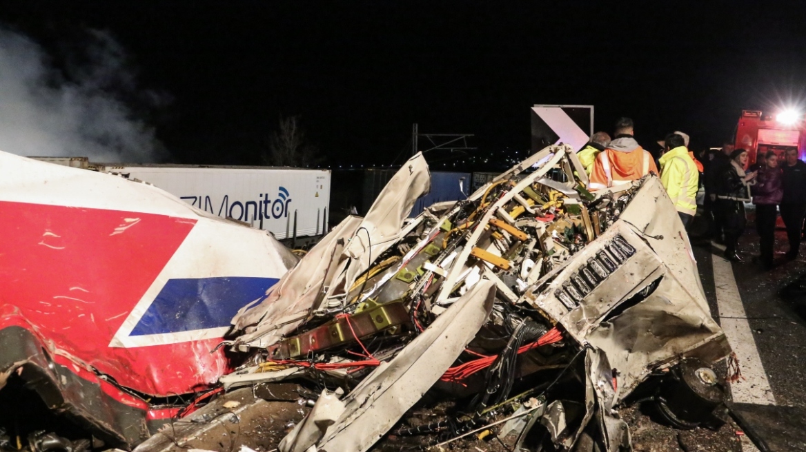 Σύγκρουση τρένων: Κοινό πόρισμα των ιατροδικαστών για τα θύματα της τραγωδίας στα Τέμπη