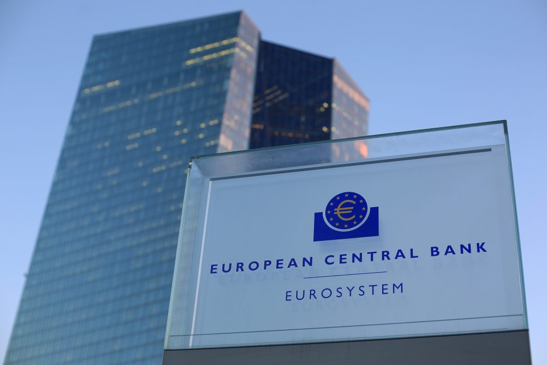 ΕΚΤ: Πτώση στην κυκλοφορία χρήματος στην Ευρωζώνη για πρώτη φορά εδώ και 13 χρόνια