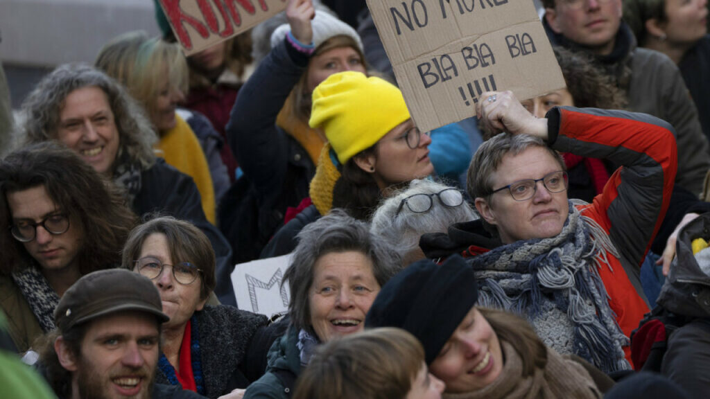 Ολλανδία: Διαμαρτυρία της Extinction Rebellion δίπλα στη «Νυχτερινή περίπολο» του Ρέμπραντ