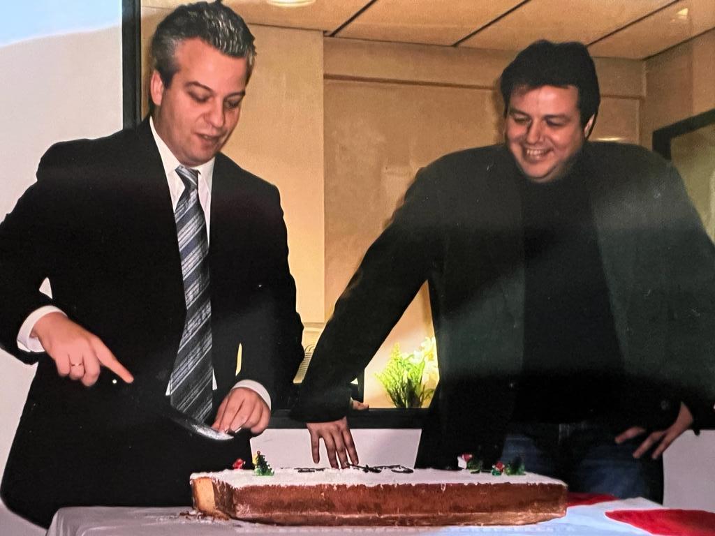 Αδερφέ μου Δημήτρη καλό ταξίδι… Η οικογένεια της Αξίας και εγώ προσωπικά θρηνούμε την απώλεια του φίλου, κολλητού, συνεταίρου και συνοδοιπόρου επί 32 χρόνια, Δ. Παπακωνσταντίνου!