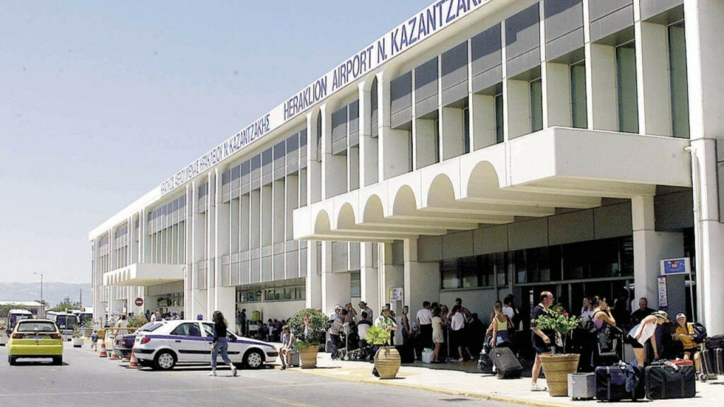 Κρήτη: Άνοιξε η τουριστική περίοδος - Από το Μπρίστολ η πρώτη πτήση