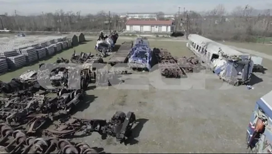 Σύγκρουση τρένων στα Τέμπη: Εικόνες απόλυτης καταστροφής από τα συντρίμμια των τρένων κατέγραψε drone