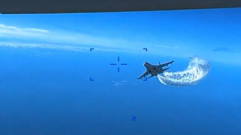 Η επίθεση του ρωσικού μαχητικού Su-27 στο αμερικανικό drone (βίντεο)