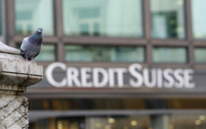 Credit Suisse: Σενάρια εξαγοράς από την UBS