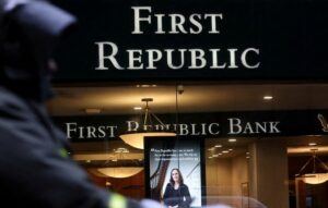 Σανίδα σωτηρίας στη First Republic Bank - Η καθοριστική παρέμβαση του Jamie Dimon