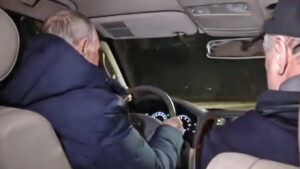 Βλαντιμίρ Πούτιν: Βόλτα με αυτοκίνητο στη Μαριούπολη μετά το ένταλμα σύλληψης - Βίντεο