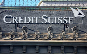 Financial Times: Η UBS προσφέρει $1 δισ. για την εξαγορά της Credit Suisse