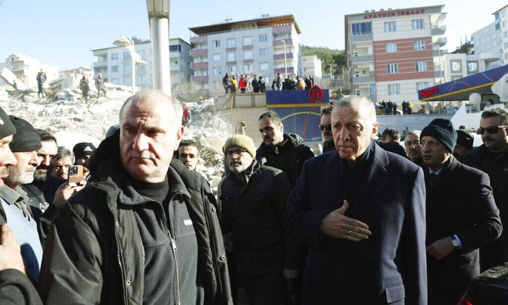 Τουρκία: «Περίπου 104 δισεκατομμύρια δολάρια» οι ζημιές από τον σεισμό