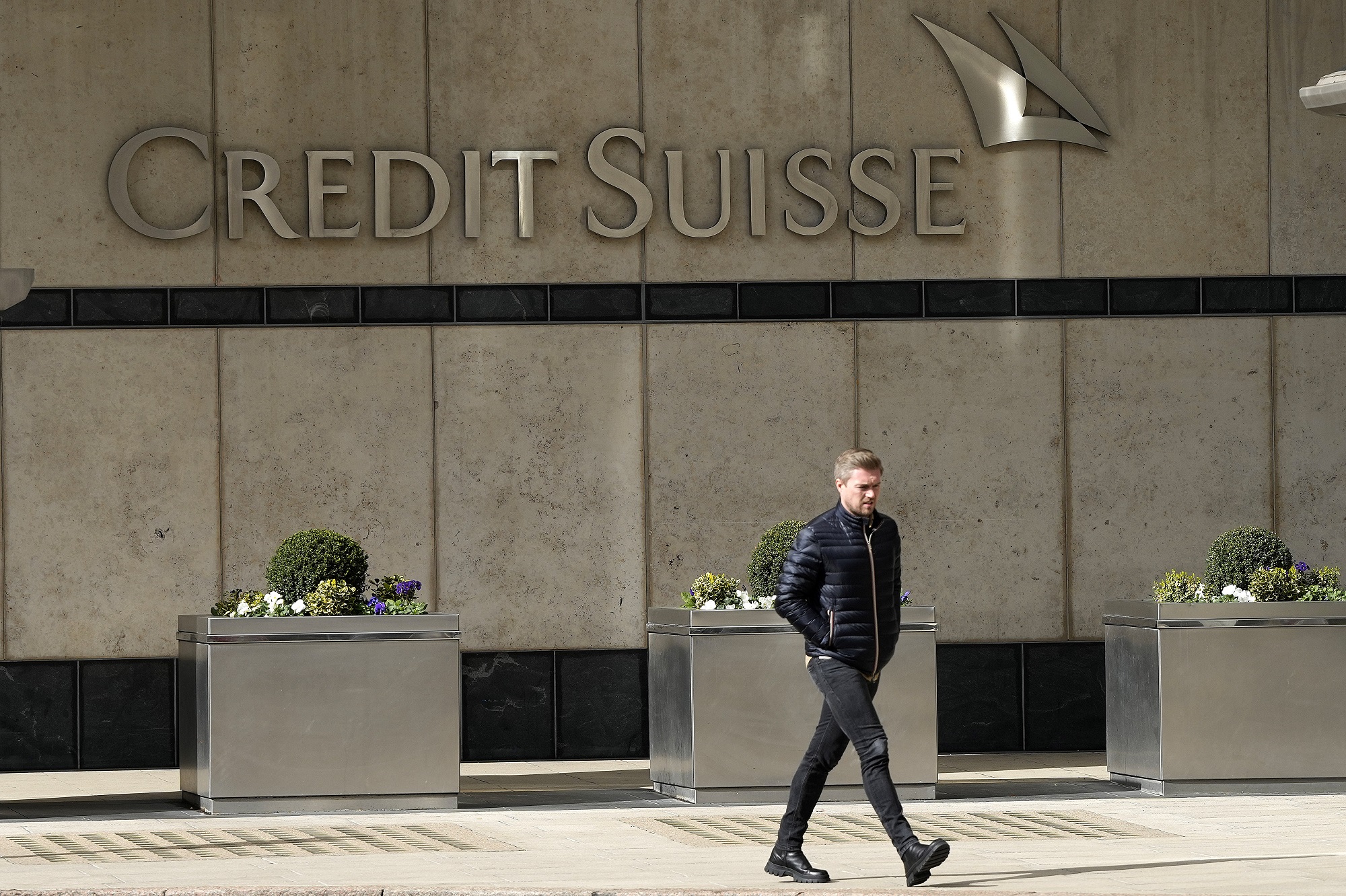 Η Ελβετία «κόβει» μπόνους εργαζομένων της Credit Suisse
