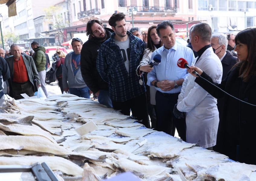 Γεωργιάδης στην Βαρβάκειο: Όποιος ψωνίσει από εδώ, γλιτώνει λεφτά