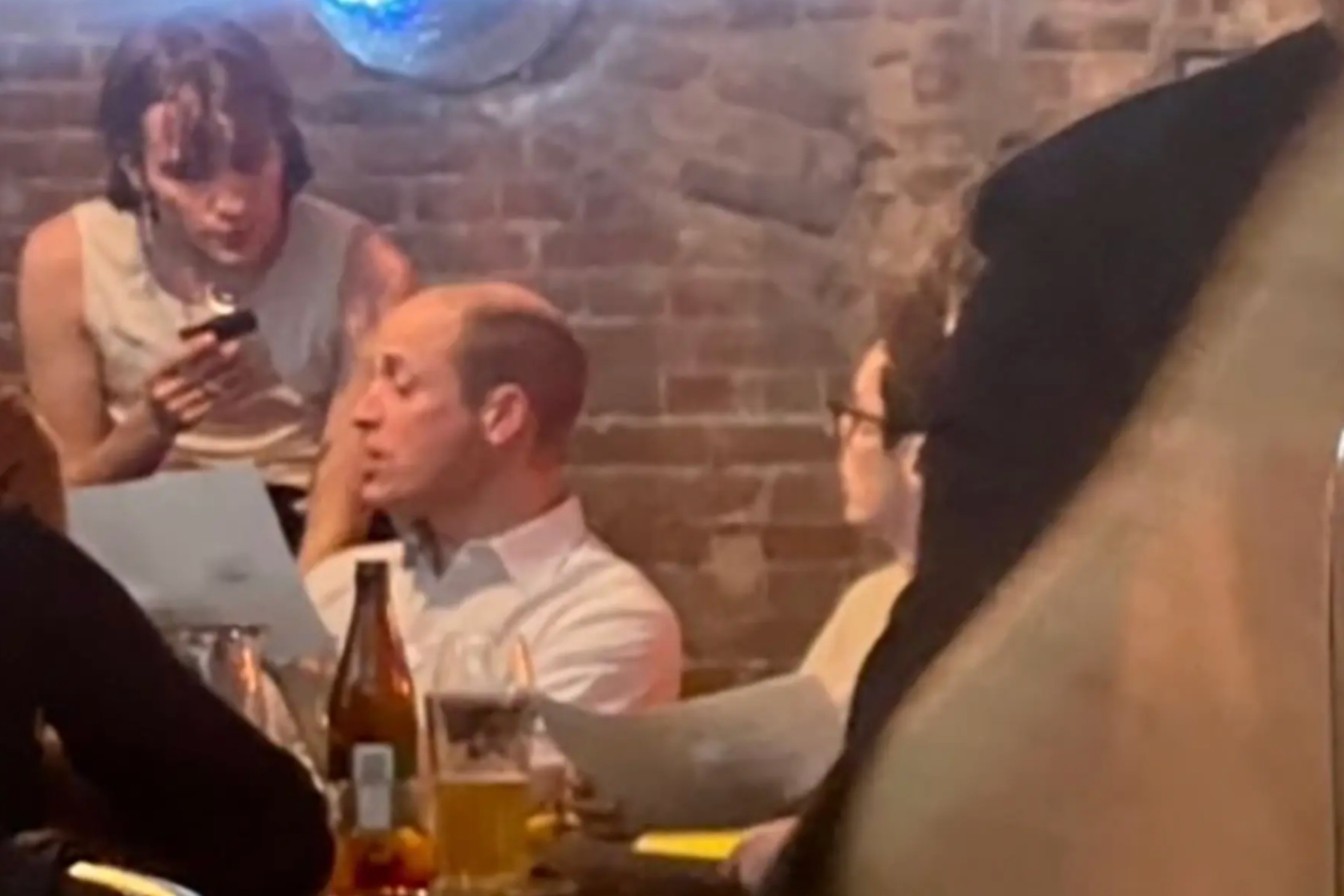 Πρίγκιπας Γουίλιαμ: Έφαγε σε εστιατόριο για γκέι στην Βαρσοβία