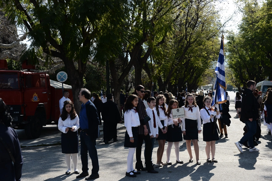 Μαθητική παρέλαση 25ης Μαρτίου: Με χαμόγελα και περηφάνια τα παιδιά το κέντρο της Αθήνας - Φωτογραφίες