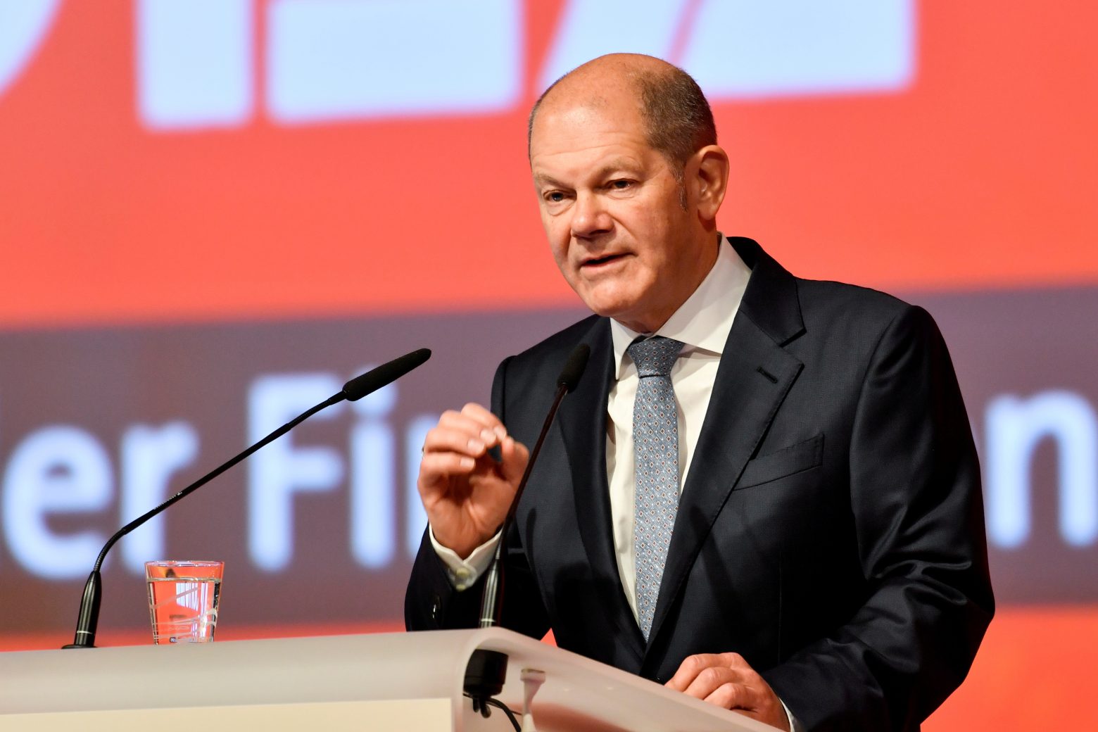 Σολτς: «Δεν υπάρχει λόγος ανησυχίας» για την Deutsche Bank