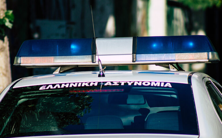 Θεσσαλονίκη: Μεθυσμένος 50χρονος τράκαρε με το αυτοκίνητο και... επιτέθηκε στους αστυνομικούς