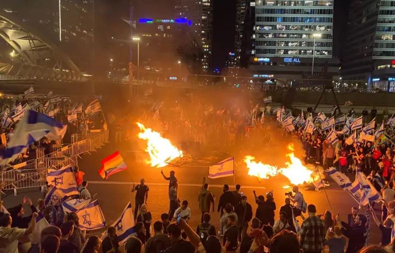 Χάος στο Ισραήλ - Θρίλερ με τη δικαστική μεταρρύθμιση - Επέζησε πρότασης μομφής ο Νετανιάχου