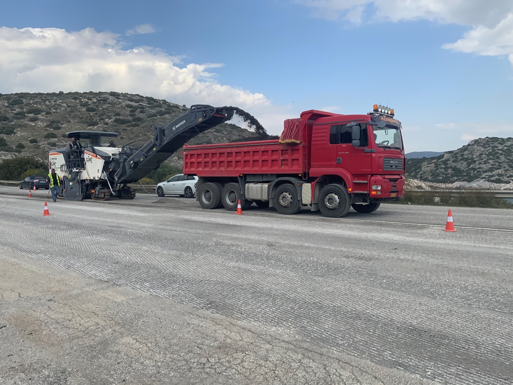 Περιφέρεια Αττικής: Συνεχίζονται οι εργασίες αναβάθμισης του οδικού δικτύου Αθηνών – Σουνίου