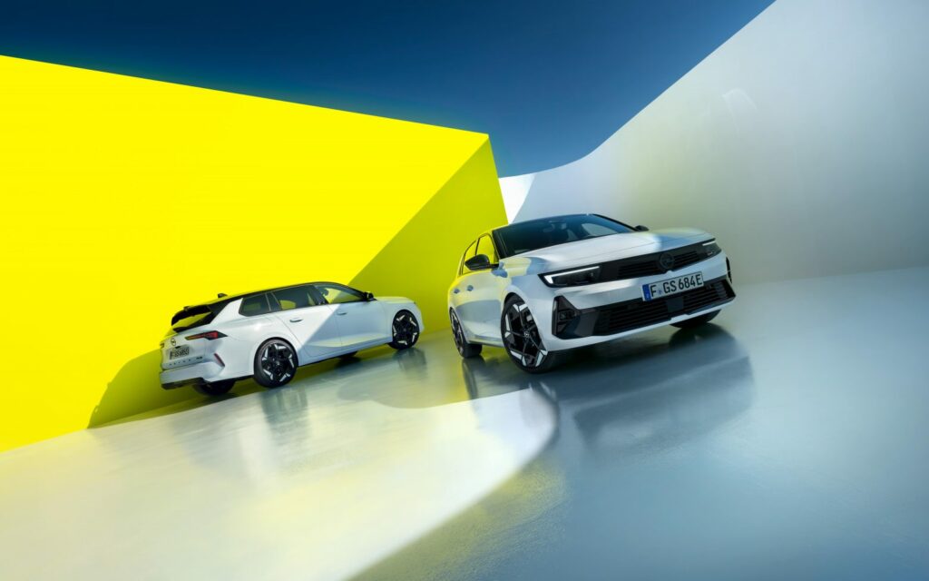 Opel Astra και Grandland με σπορ κοστούμι GSe