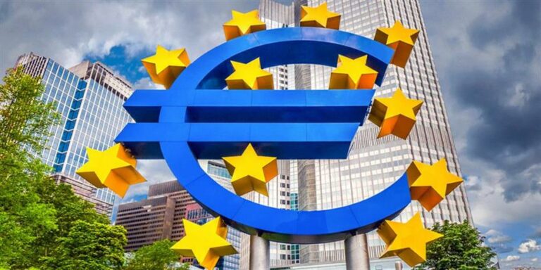 214 δισ. ευρώ σε 6 μήνες απέσυραν οι καταθέτες από τις τράπεζες της Ευρωζώνης