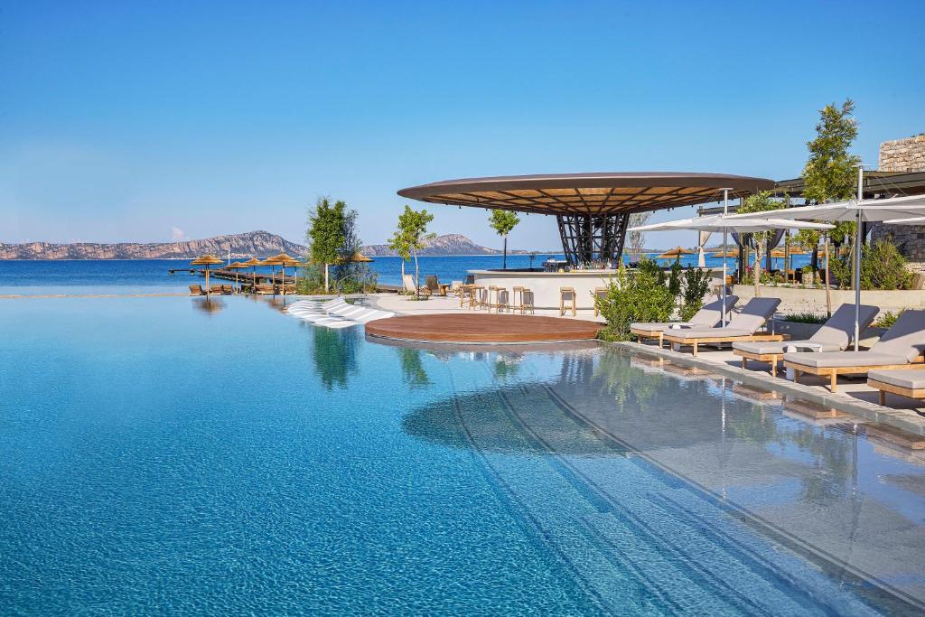 Το W Costa Navarino υποδέχεται τη νέα σεζόν από τις 5 Απριλίου